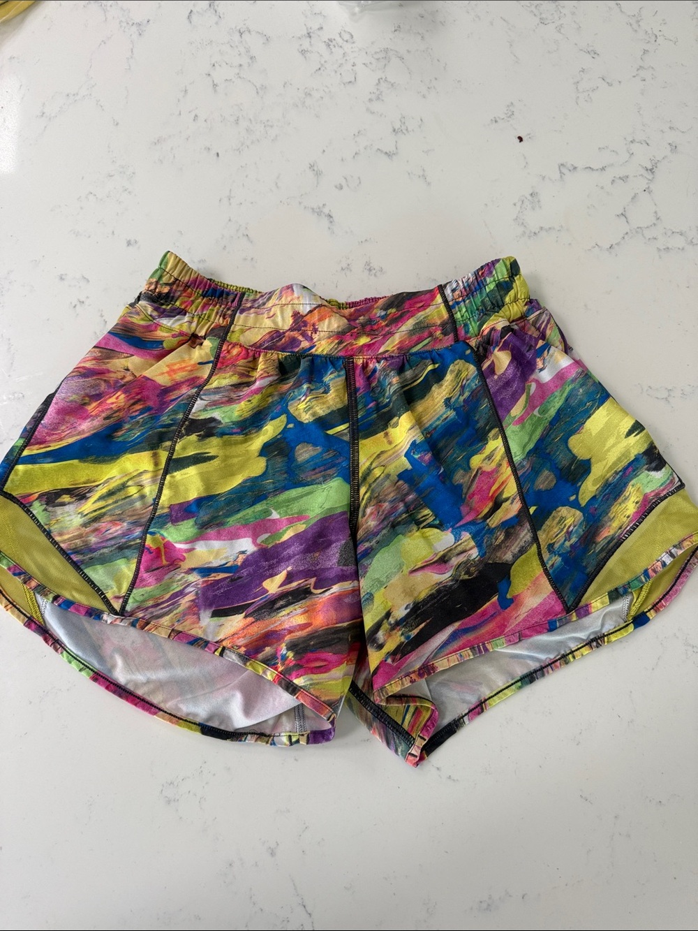 Lululemon Hotty Hot LR Shorts size 6